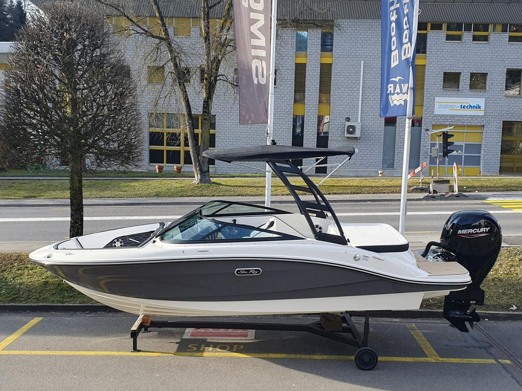 7876294-large 7876294-large