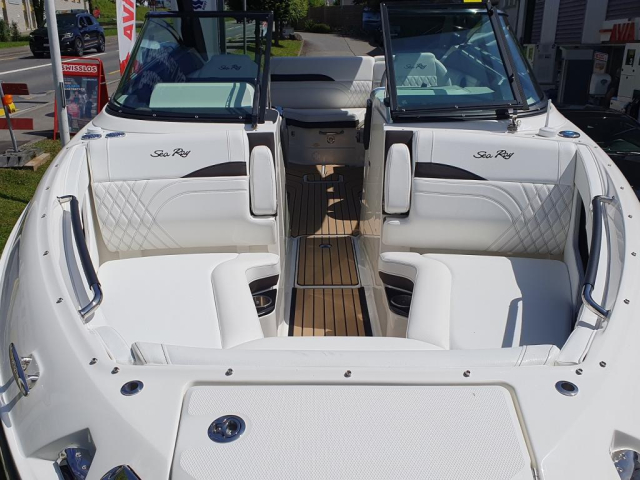 Sea Ray SLX 260 Surf